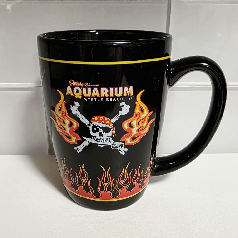 Vintage Ripley's Aquarium Myrtle Beach SC Pirate Mug Skull Crossbones M Ware